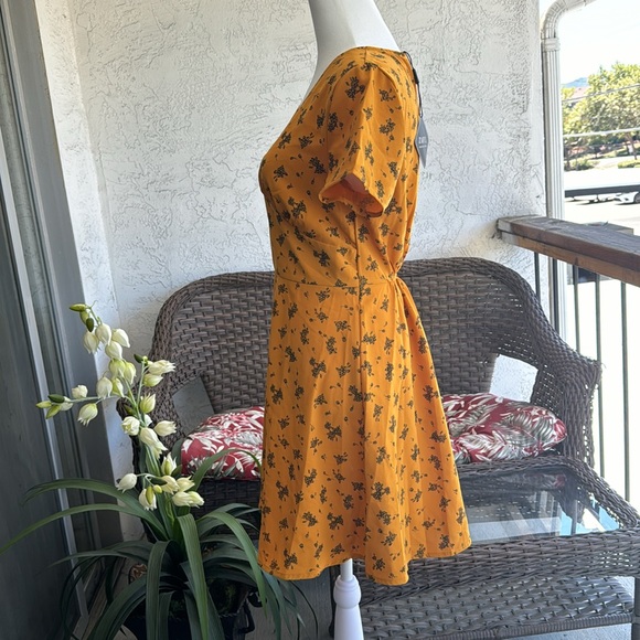 Zaful Floral V Neck A Line Mini Short Sleeves Dress Golden Yellow Dress … - Picture 6 of 17